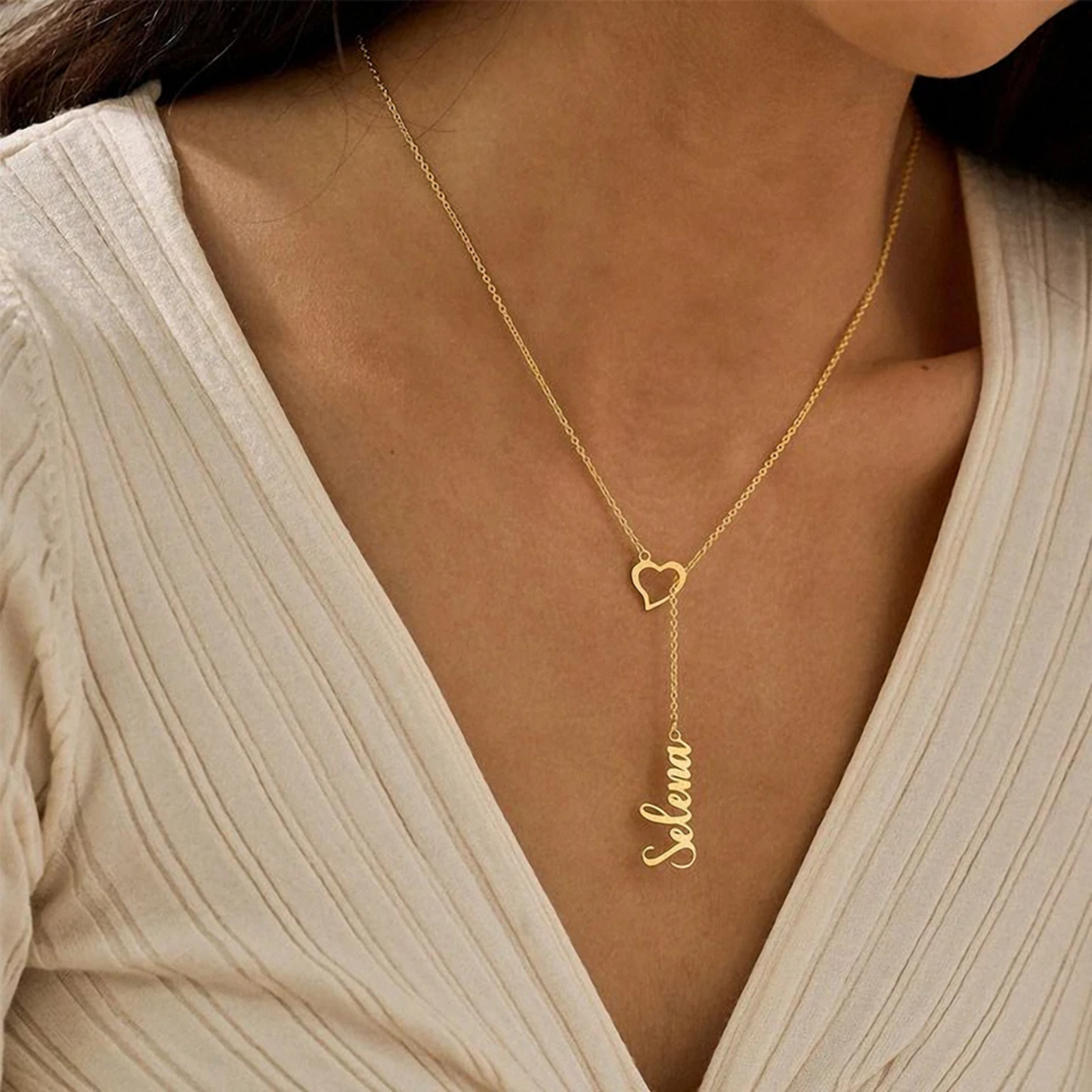 Namn i hjärta – Halsband i guldton Diamanta Heartline™