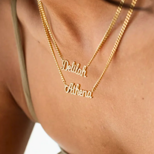 Personligt Namnhalsband med Zirkoner i Guld - Diamanta™