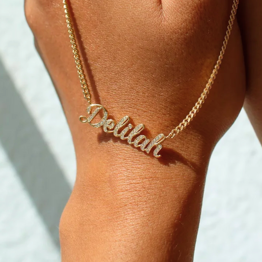 Personligt Namnhalsband med Zirkoner i Guld - Diamanta™