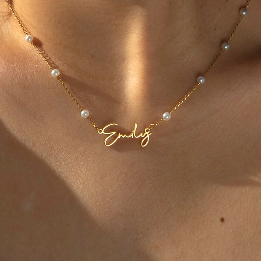 Personligt Namnhalsband med Pärlor – Diamanta Signature™