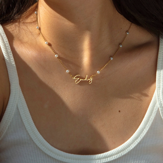 Personligt Namnhalsband med Pärlor – Diamanta Signature™