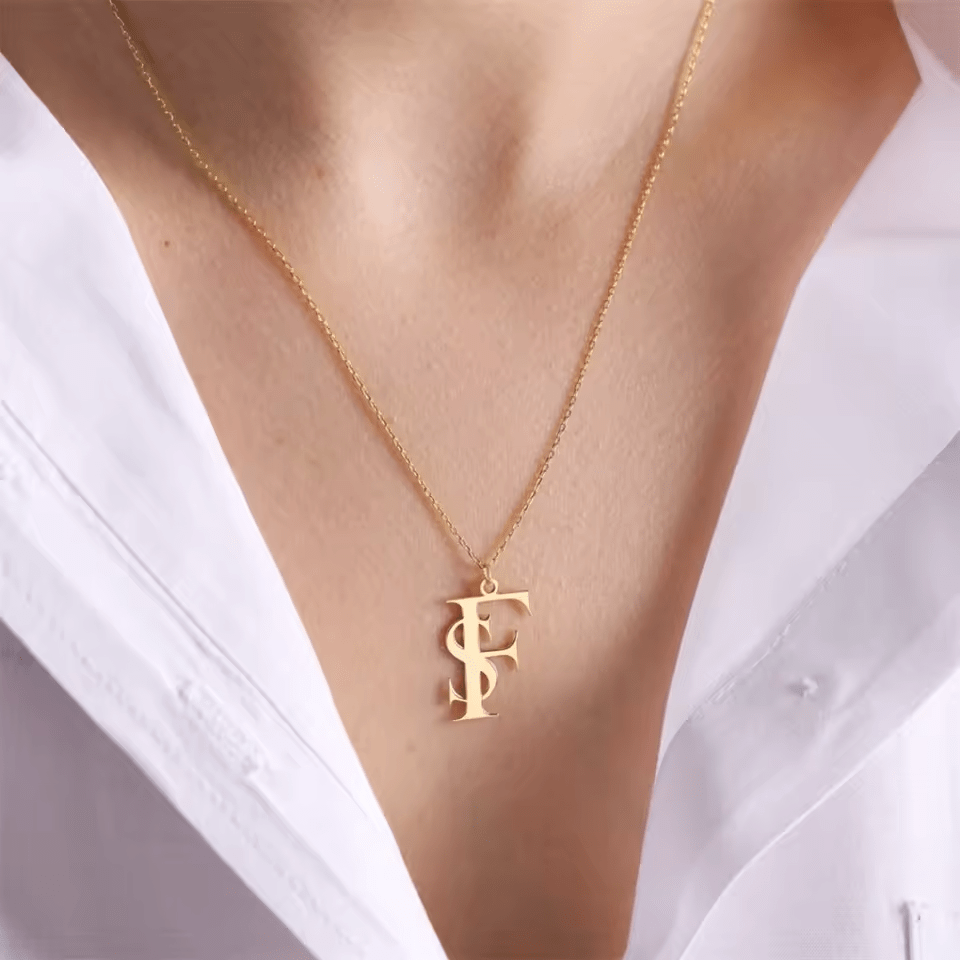 Personligt initialhalsband i guld med två bokstäver  Diamanta Golden Letters™