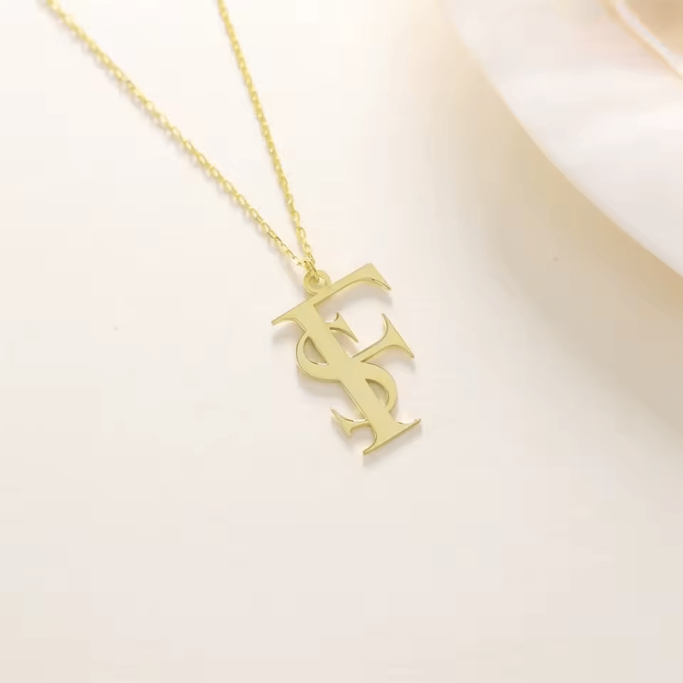 Personligt initialhalsband i guld med två bokstäver  Diamanta Golden Letters™
