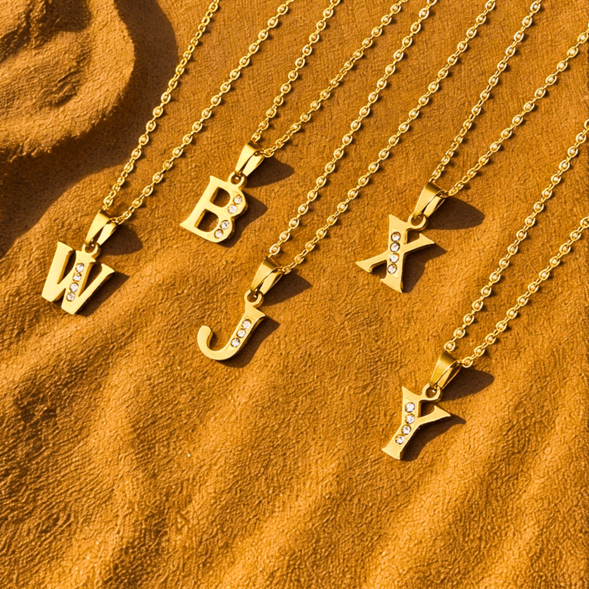 Bokstavshalsband Guld med Kristaller A–Z  Diamanta Initial Shine™