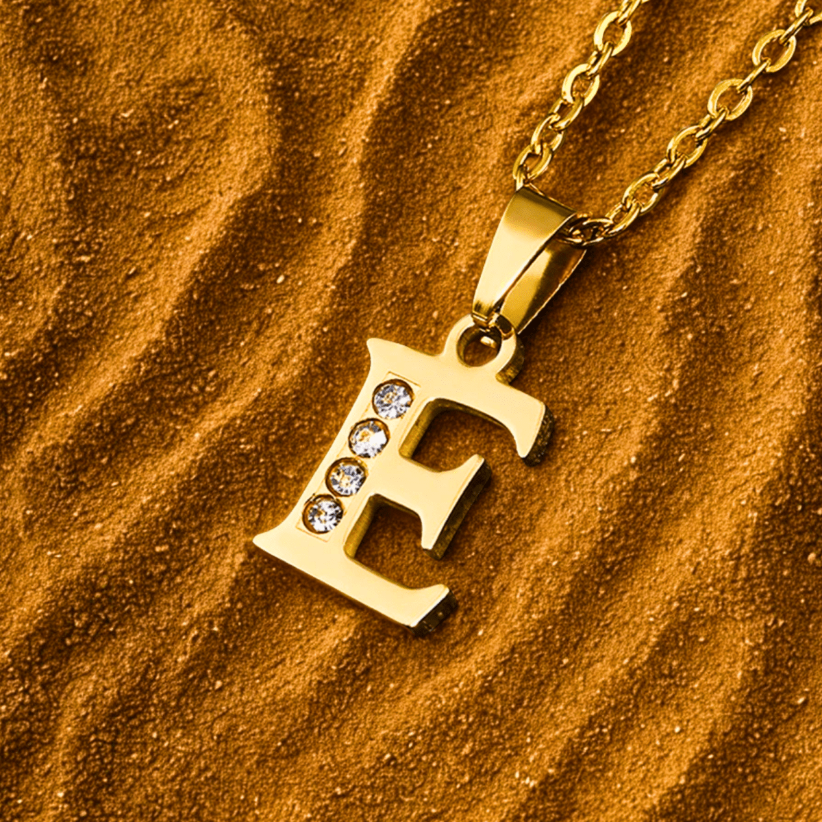 Bokstavshalsband Guld med Kristaller A–Z  Diamanta Initial Shine™